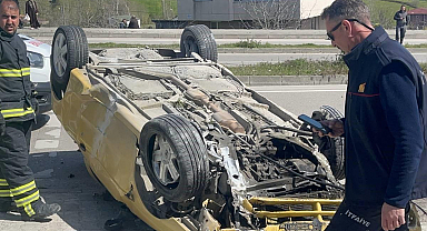 Sinop'ta kontrolden çıkan otomobil takla attı