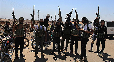 Suriye'de devrik rejim unsurları ile güvenlik güçleri arasında çatışma