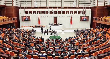 TBMMde doğum izni ve sosyal medyaya 15 yaş düzenlemesini içeren kanun teklifi kabul edildi