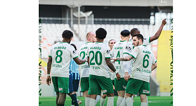 TFF 1. Lig'de mücadele eden Iğdırspor, deplasmanda Adana Demirspor'u 6-1 mağlup ederek 6 maçlık galibiyet hasretine son verdi