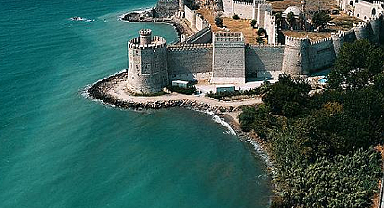 Türkiye'nin deniz kıyısındaki en eski kalesi: Tam 39 kulesi var