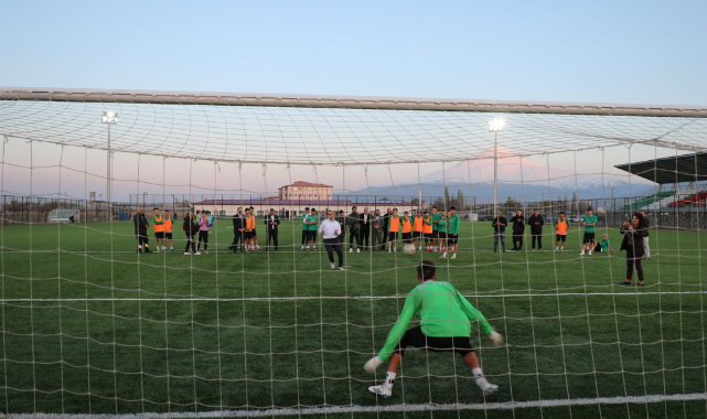Vali Taşolar'dan Genç Sporculara Ziyaret