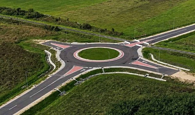 AB paralarıyla jilet gibi kavşak yaptılar, ama bu kavşağa bağlanan tek bir yol bile yok