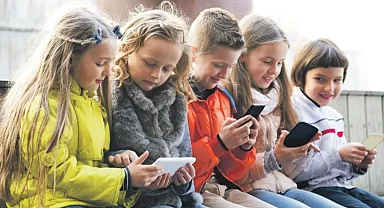 AB: Sosyal ağlar çocukları kullanamaz