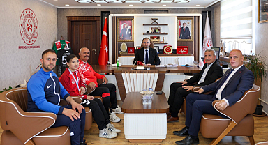 Altın madalyalı Hiranur’a büyük ilgi