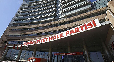Ankara'da tarihi görüntü! CHP Genel Merkezi girişine asıldı