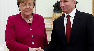 Avrupa Birliği 'Putin'e fısıldayan' isim olarak Merkel'i işaret etti