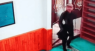 Caminin sadaka kutularını çalıp kayıplara karıştı