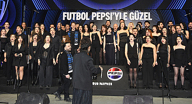 Cenk Tosun ve Necati Ateş futbolseverlerle bir araya geldi