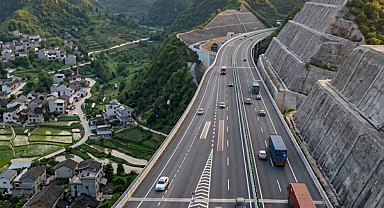 Dağları dilim dilim kesip yol açtılar: Artık tünel bile kullanmıyorlar