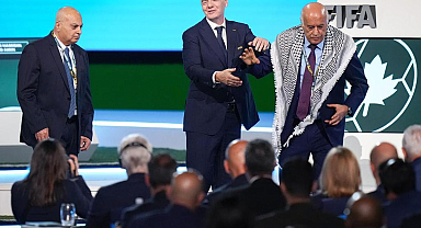 Dünyanın konuştuğu an: TOKALAŞMAM! FIFA'nın planı ters tepti