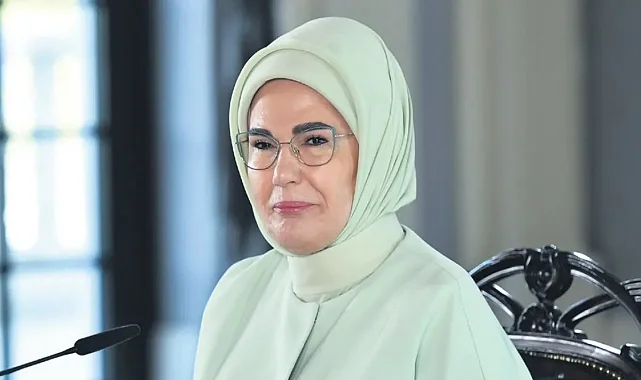 Emine Erdoğan’dan Ebeler Günü paylaşımı