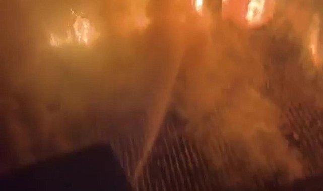 Geceyi aydınlatan yangın mahalleyi ayağa kaldırdı