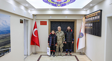 Genç Boksör Ali Rıza Taldari İl Emniyet Müdürü Niyazi Turgay’ı Ziyaret Etti