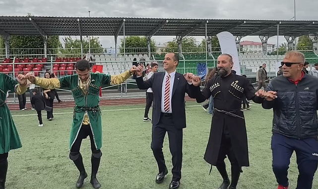 Iğdır’da 19 Mayıs Coşkusu: Vali Taşolar Gençlerle Halay Çekti