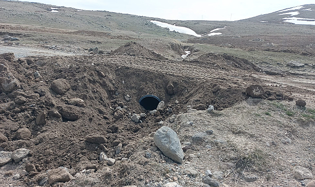 İl Özel İdaresi Ekipleri Köy Yollarında Çalışmalarını Sürdürüyor