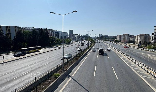 İstanbul böyle pazartesi görmedi: Trafik yoğunluğu yüzde 11'e düştü