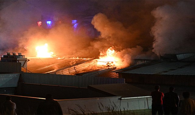 İstanbul'da fabrika yangını! Ekipler teyakkuza geçti