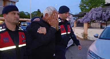Kamera kayıtları ele verdi: Öğrencileri taciz eden bakkal yakalandı!