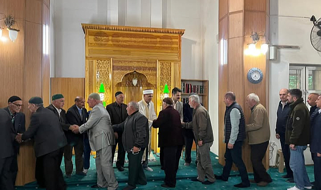 Kaymakam Yılmaz’dan Bayram Namazı Sonrası Vatandaşlarla Bayramlaşmaa
