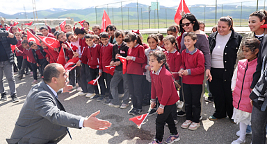  Kervansaraylı Öğrencilerden Vali Taşolar’a Coşkulu Karşılama