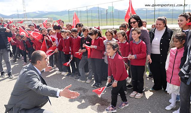 Kervansaraylı Öğrencilerden Vali Taşolar’a Coşkulu Karşılama