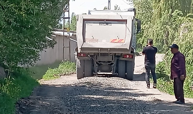 Köy Yollarında Çalışmalar Sürüyor