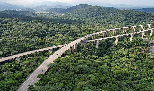 Mühendislik sınırlarını zorlayan yol: Yerden tam 70 metre yukarıda asılı duruyor