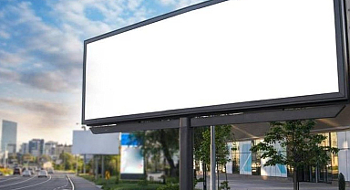 Reklam panolarında yasak başladı: Hepsini kaldırdılar