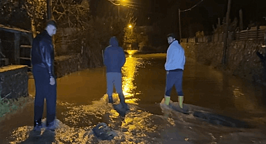Sakarya'da sağanak; dere taştı, mahalleyi su bastı