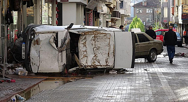 Samsun'u sel vurdu! Felaketin boyutu kamerada: Araçlar suda böyle sürüklendi