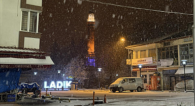 Samsun'un Ladik ilçesinde kar yağışı