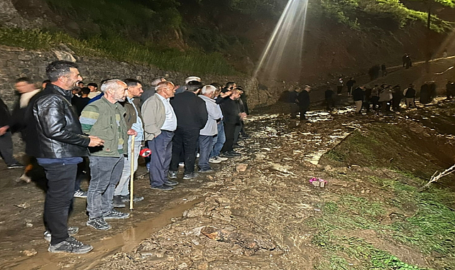 Şırnak'ta dereler taştı; Köprüler yıkıldı, araçlar suya kapıldı