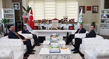 Sosyal Güvenlik Kurumu (SGK) İl Müdürü Reşat Eyikudamacı, Iğdır Üniversitesi Rektörü Prof. Dr. Ekrem Gürel’i makamında ziyaret etti