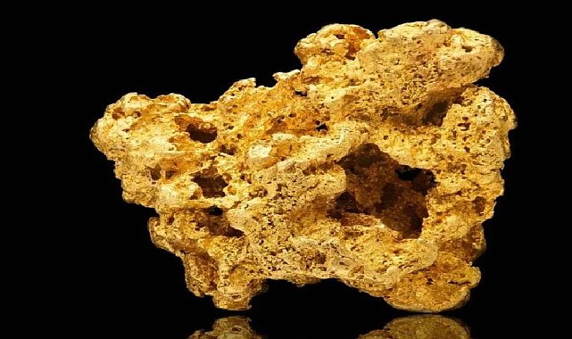 Tesadüfen 4 kiloluk altın külçesi buldular: Rekor fiyata satılacak