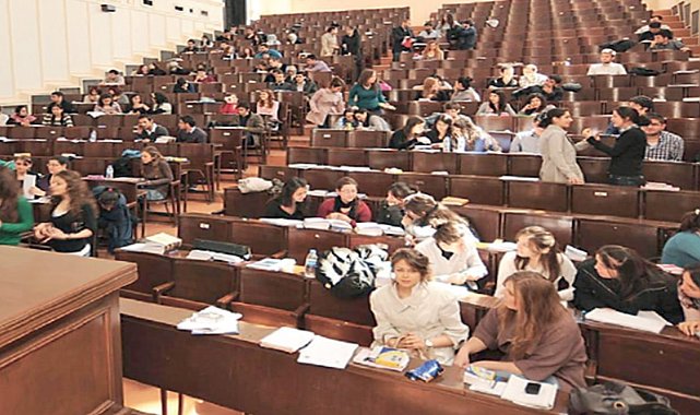 Vakıf üniversiteleri Türk öğrencilere yabancılardan 5.3 kat daha pahalı