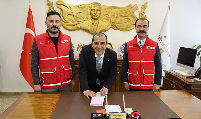 Vali Taşolar'dan Kızılay'a Kurban Bağışı