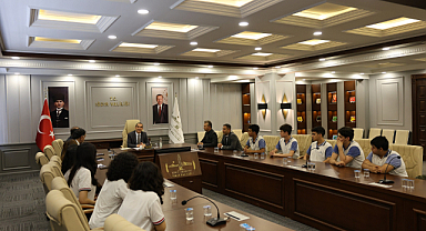 Vali Taşolar Öğretmen ve Öğrencileri Kabul Etti