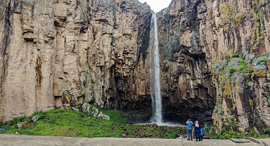 Yağışlar Yaşar Kemal Şelalesi’nin akış süresini uzattı