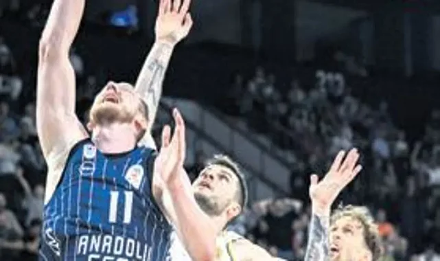 Anadolu Efes pes etmedi