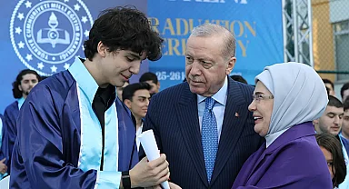 Başkan Erdoğan, Marmara Anadolu İmam Hatip Lisesi Mezuniyet Töreni'ne katıldı! Torununa diplomasını takdim etti