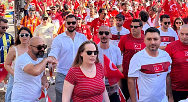 Kanada'da sokaklar 'Türkiye' sesleriyle inliyor