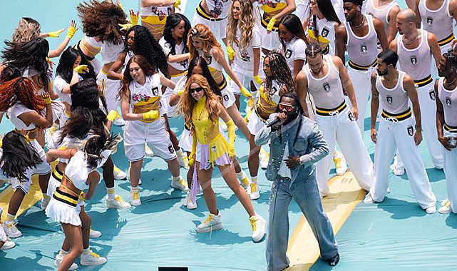 Shakira ve Burna Boy, Azteca'yı coşturdu!