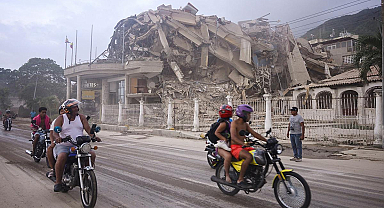 Venezuela'da 7,5 ve 7,2 büyüklüğünde iki deprem!