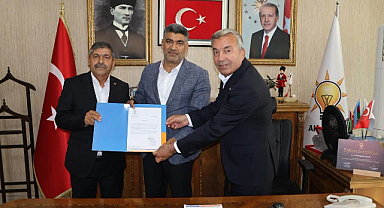 AK Parti Hoşhaber Belde Teşkilatında Bayrak Değişimi: Mehmet Çiçek Görevi Devraldı