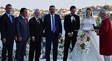 İsmail Yüksek, dünyaevine girdi!