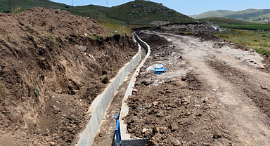 Karanlık Köyü'nde 5 Bin Dekar Araziyi Kapsayan Sulama Projesi Devam Ediyor