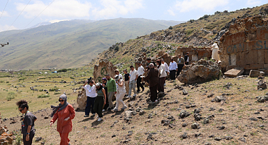 AĞRI DAĞI ETEKLERİNDE AKADEMİK MESAİ: LİSANSÜSTÜ ÖĞRENCİLER KÖÇER KÜLTÜRÜNÜ SAHADA İNCELEDİ