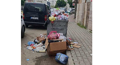 Çöp Dağları Tepki Çekti: “Her Şeyi Doğadan Beklememeliyiz