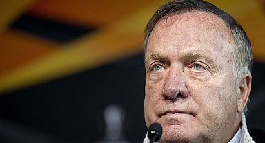 Curaçao, Dick Advocaat'ın sözleşmesini uzattı